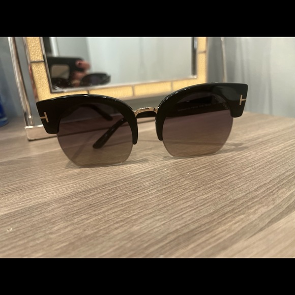 TOM FORD sunglass! Black frame w/brown gradient lenses!TF 552 01b 55-22 140 - Picture 4 of 9